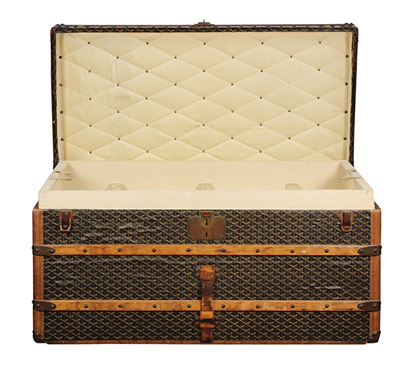 Globe Trotting in Style: French Steamer Trunks - Clars
