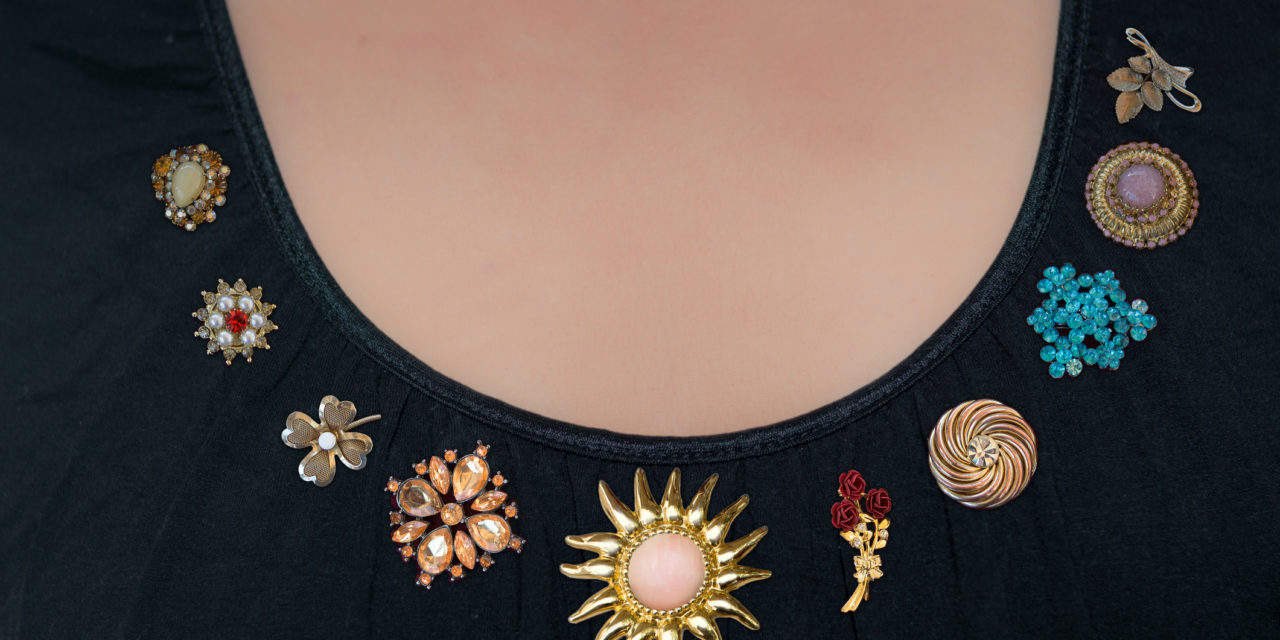 Brooches: Learn about their History and Comeback